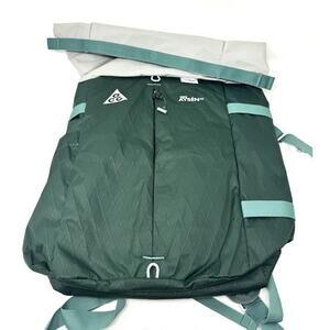 Nike ACG Aysén Hiking Backpack (32L), Vintage Green, 26" H × 11" W x7 D